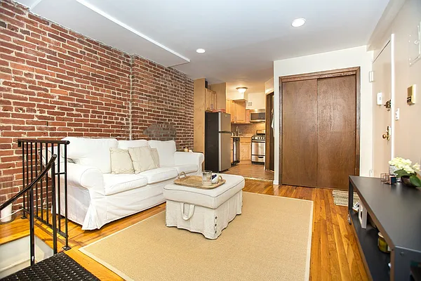 Rented by Avi Nash Associates | media 1