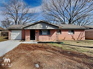 4245 Larson Ln, Fort Worth, TX 76115