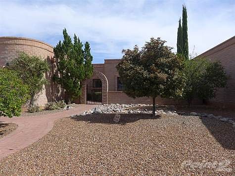 Lovely Courtyard Entrance