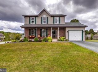 159 Switchpoint Dr, Stewartstown, PA 17363
