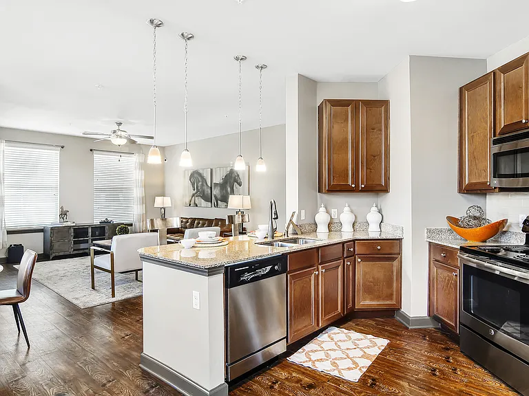 Wellington Grande Apartment Homes — Photo 5