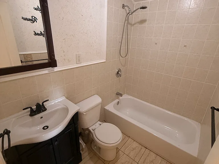 2914 Hering Ave #1 — Photo 6