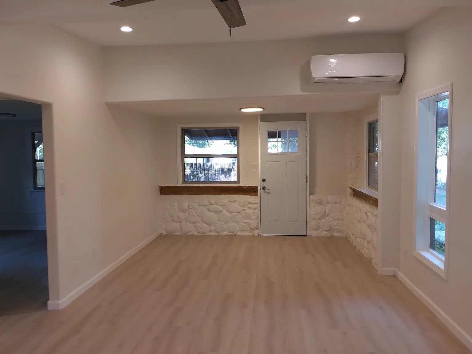 2 bed, 1005 sqft, $1,750 — Photo 2