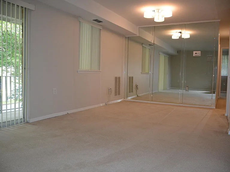 217 Victor Pkwy #F — Photo 6