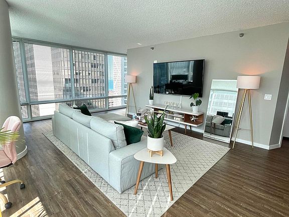 2nd image of 354 E Ohio St Unit 3109