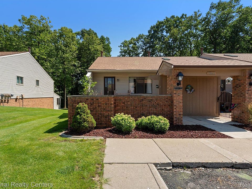 1st image of 25665 Lexington Dr #1