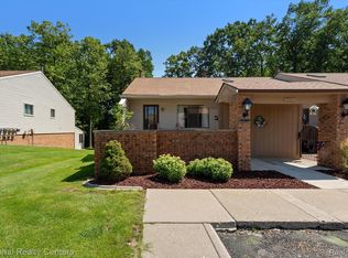 25665 Lexington Dr #1, South Lyon, MI