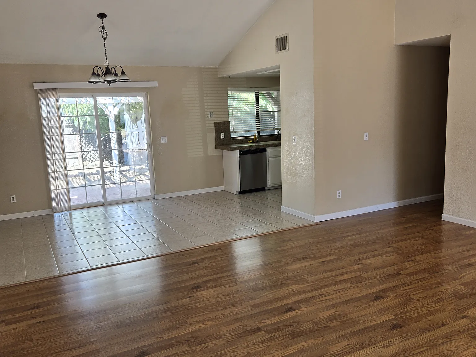 3 bed, 1425 sqft, $2,900 — Photo 2