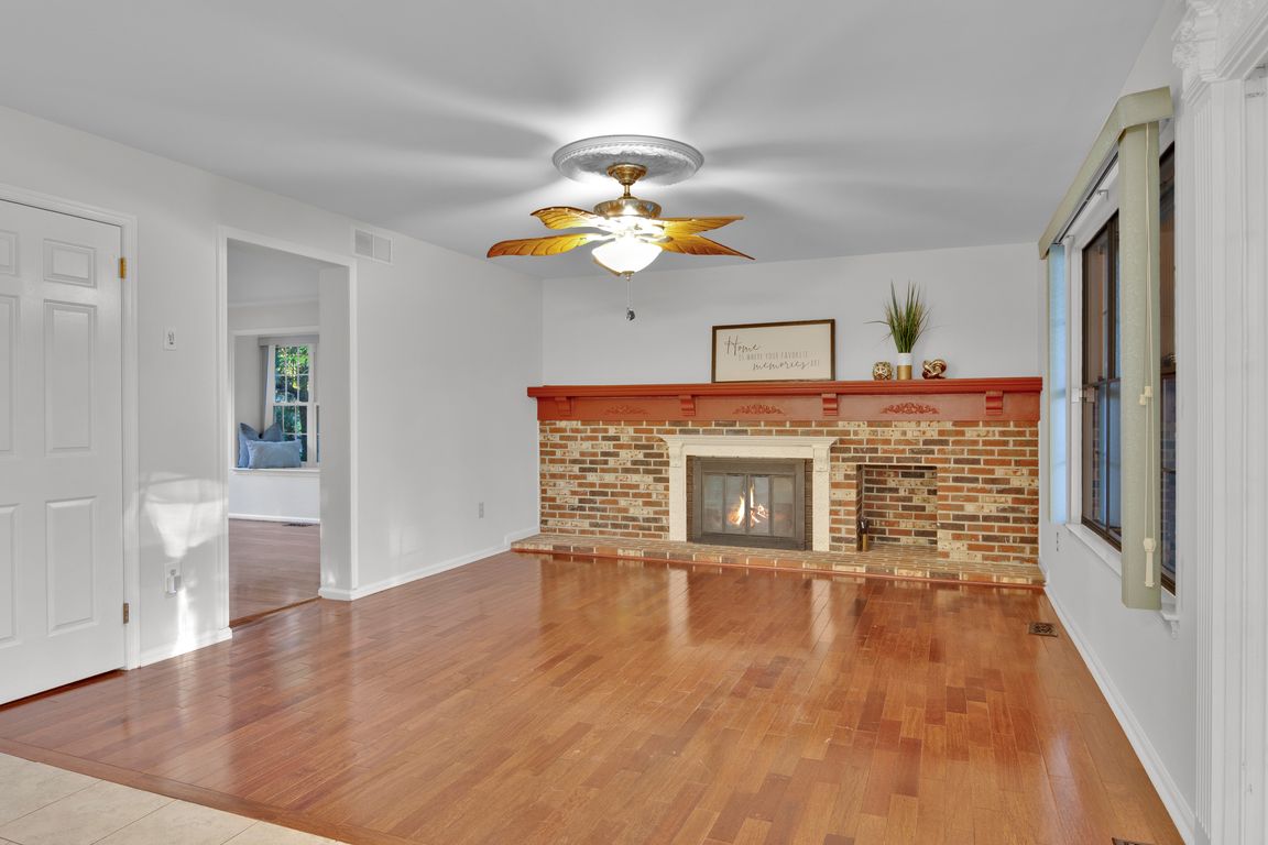 next background image