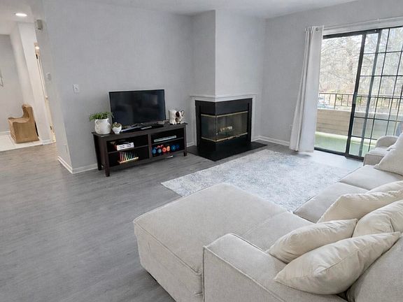 4th image of 1305 Stoneridge Circle #1305