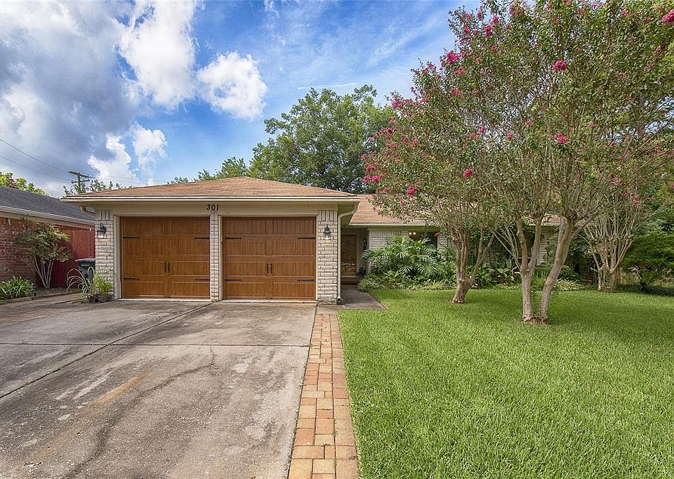 1st image of 301 Bayridge Dr