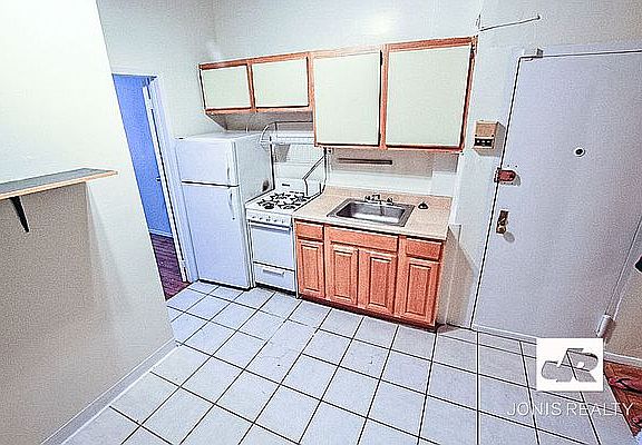 3rd image of 127 2nd Ave APT 3