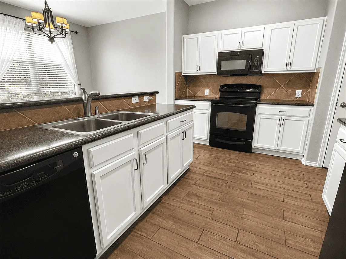 3 bed, 2.5 bath, 1654 sqft, $1,875 — Photo 2