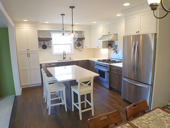3rd image of 1815 Northbrook Dr