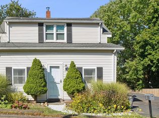 4 Bellview Rd, Branford, CT 06405