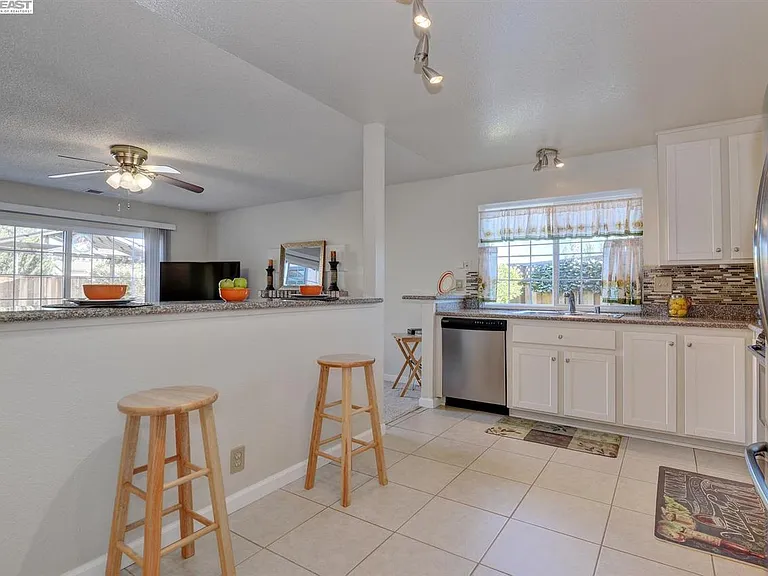 4300 Feldspar Ct — Photo 7