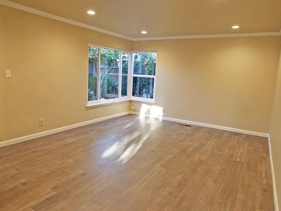 3rd image of 2857 Union Ave