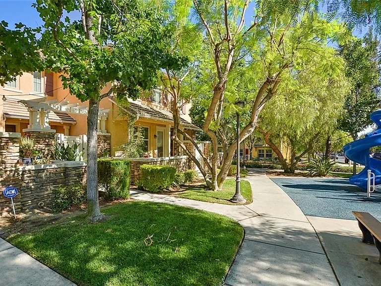 7693 Hess Pl — Photo 2
