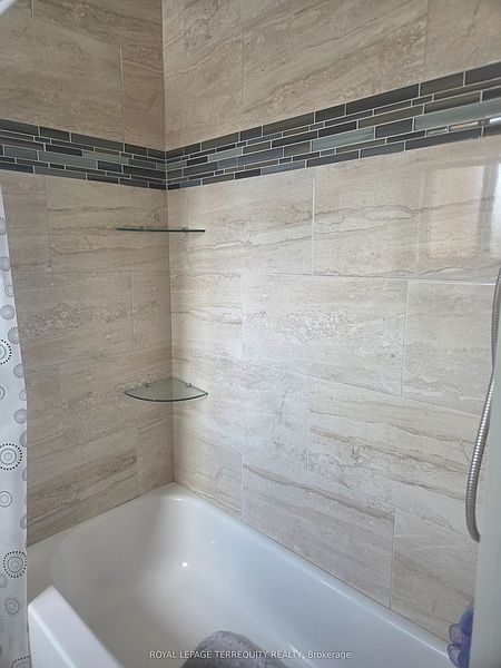 Ajax Townhouse for rent - 3 Bedrooms — photo 12