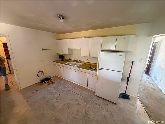 2nd image of 3323 S Grape Street