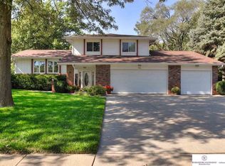 916 N 145th Cir, Omaha, NE 68154