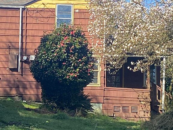 4th image of 811 SE 7th St