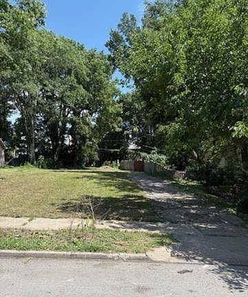 3rd image of 2614 E 8th St