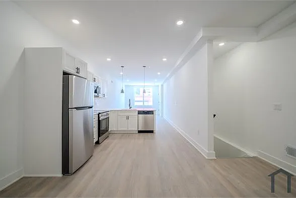 3 bed, 1824 sqft, $2,250 — Photo 3