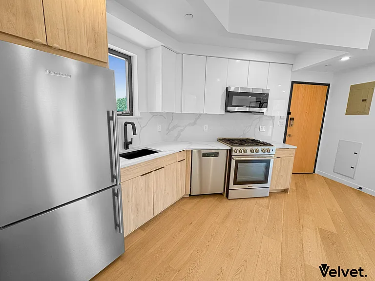 116-17 Grosvenor Ln #5C — Photo 8