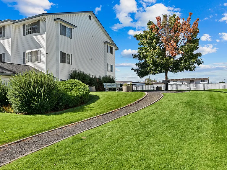 Farr Court — Photo 21