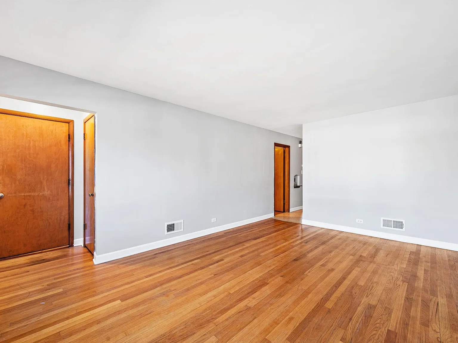 3 bed, 1300 sqft, $2,000 — Photo 4
