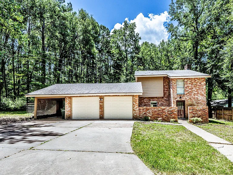 401 Woodmont Dr — Photo 2