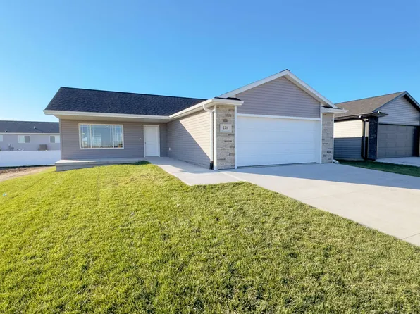 2211 E 38th St, Kearney, NE 68847
