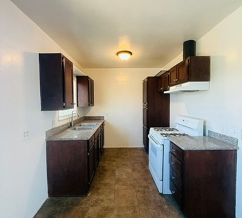 5th image of 22326 Harvard Blvd #22326