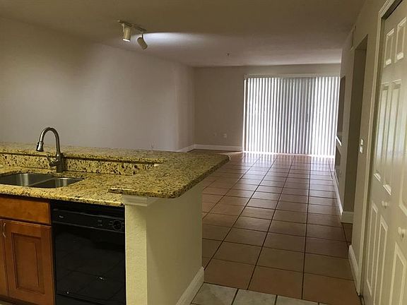 5th image of 14025 Fairway Island Dr APT 324