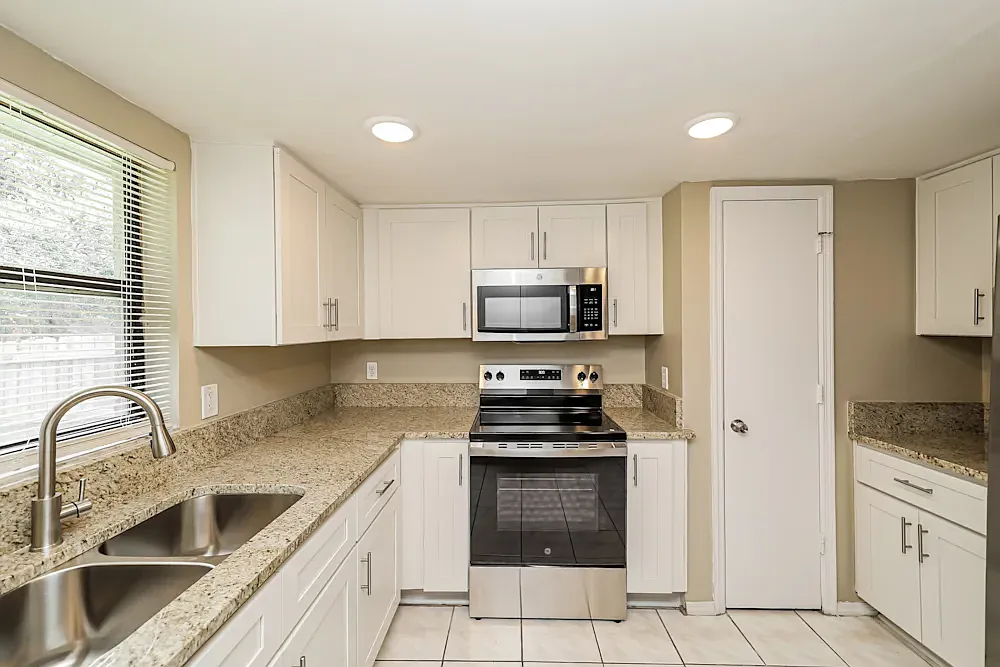 16169 Poppyseed Cir — Photo 3