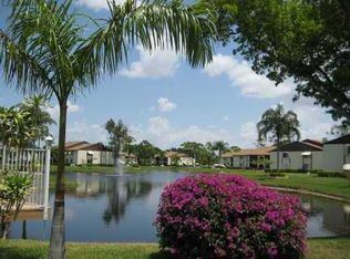 109 Lake Pine Cir, Lake Worth, FL 33463