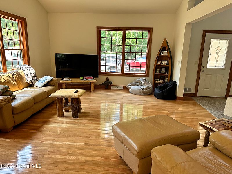 3rd image of 14 Apple Hill Road