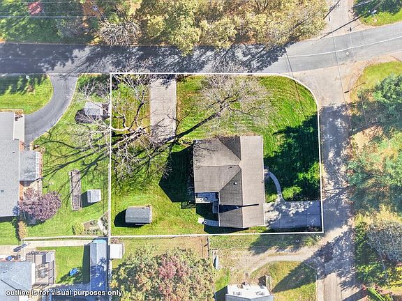 5th image of 108 Lambert St