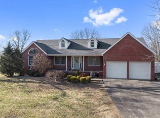 200 John Richard Ln, Hawesville, KY 42348