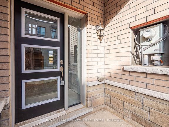 3rd image of 69 Inverary Cres