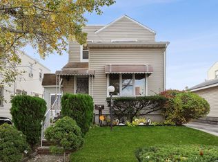 23412 137th Ave, Rosedale, NY 11422