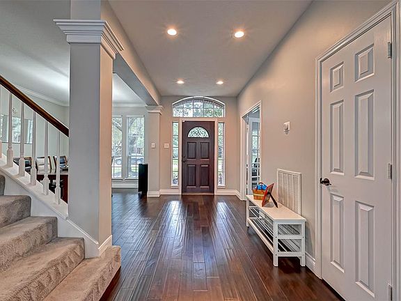 Such an airy, open entryway with plenty of natural light.