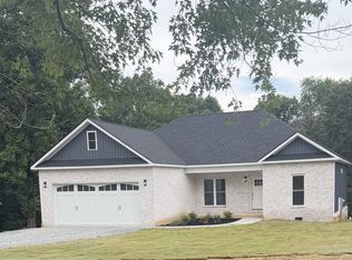 470 Powers Blvd, Waverly, TN 37185