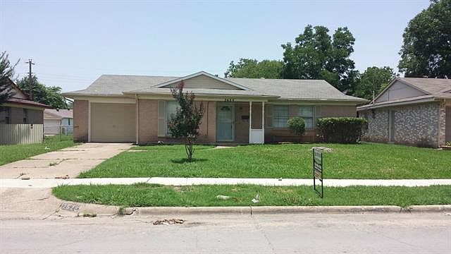 1st image of 2625 Larchmont Dr