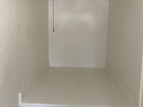 3rd image of 1150 E 5th St #1150