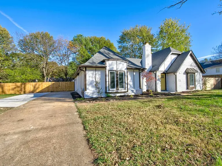 1048 Peterson Lake Rd — Photo 1