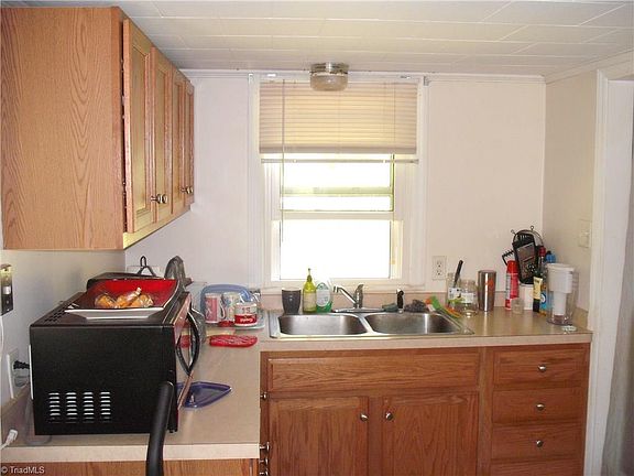 5th image of 5023 E Lee St