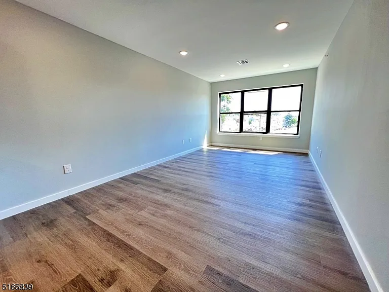 180 Cedar St — Photo 3