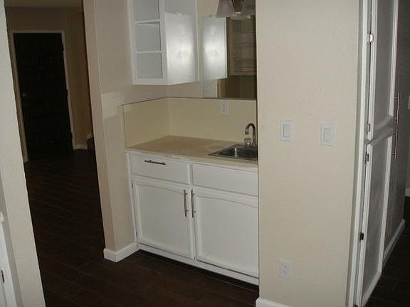 5th image of 6304 Port Gibson Ct #139